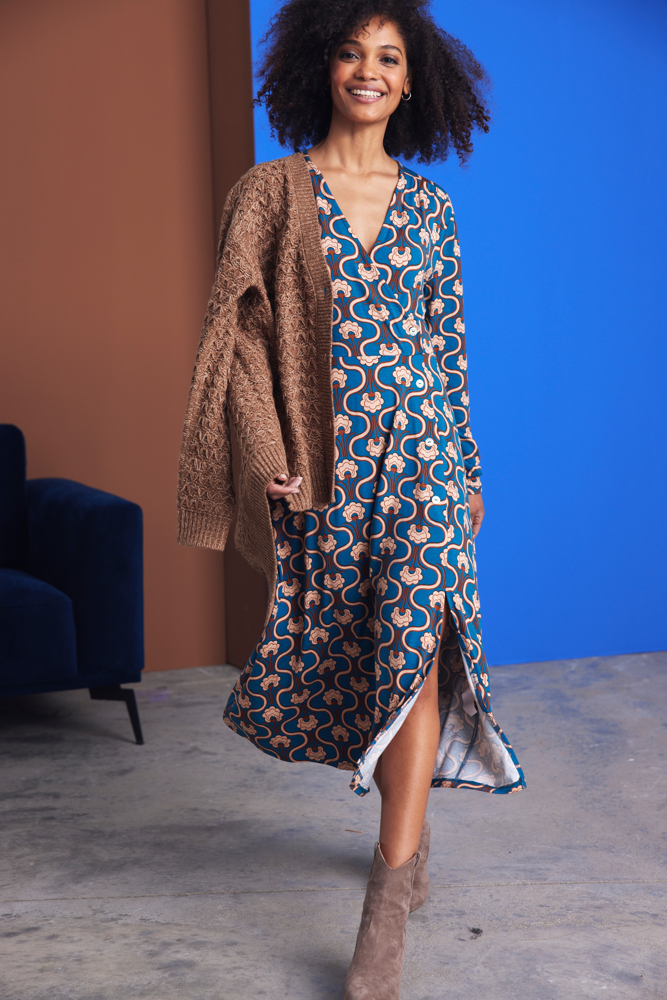 Aniston CASUAL Jerseykleid mit trendigem Retromuster bedruckt