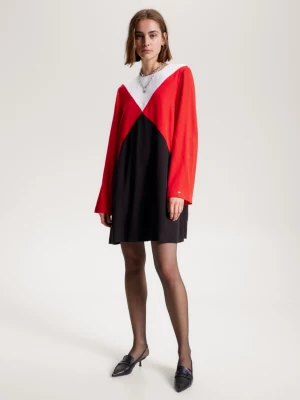 Vestido Argyle com blocos de cores, modelagem acinturada e evasê.