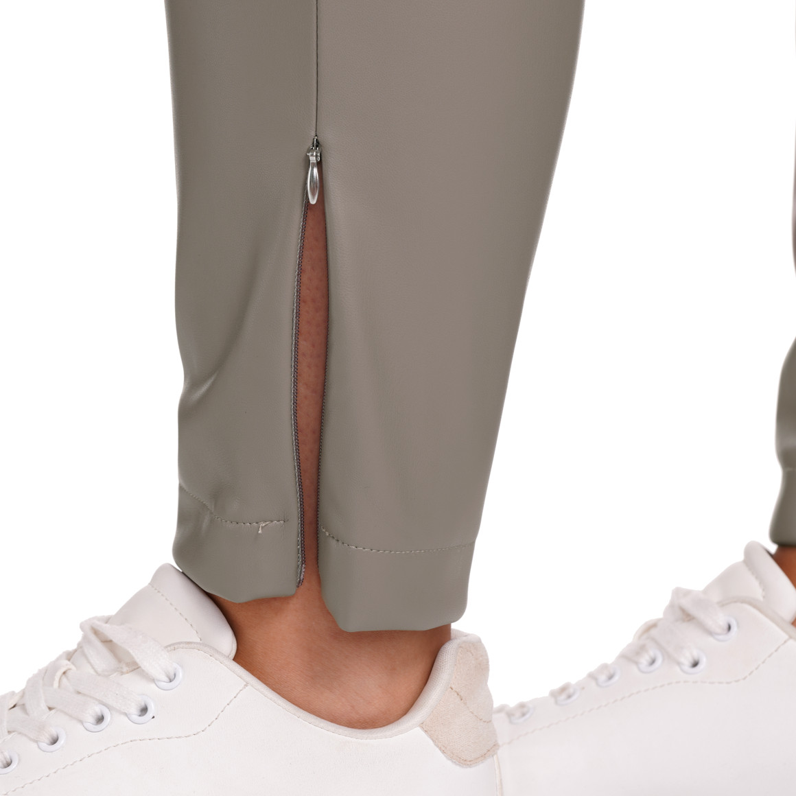 Damen Jogpants aus Lederimitat hellbraun