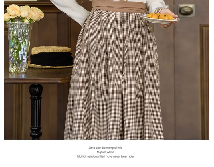 Cocaliso - Set: Blouse met lange mouwen, strikhals en contrasterende rand + Geruit vest met knopen + Midi-A-lijn rok met hoge taille