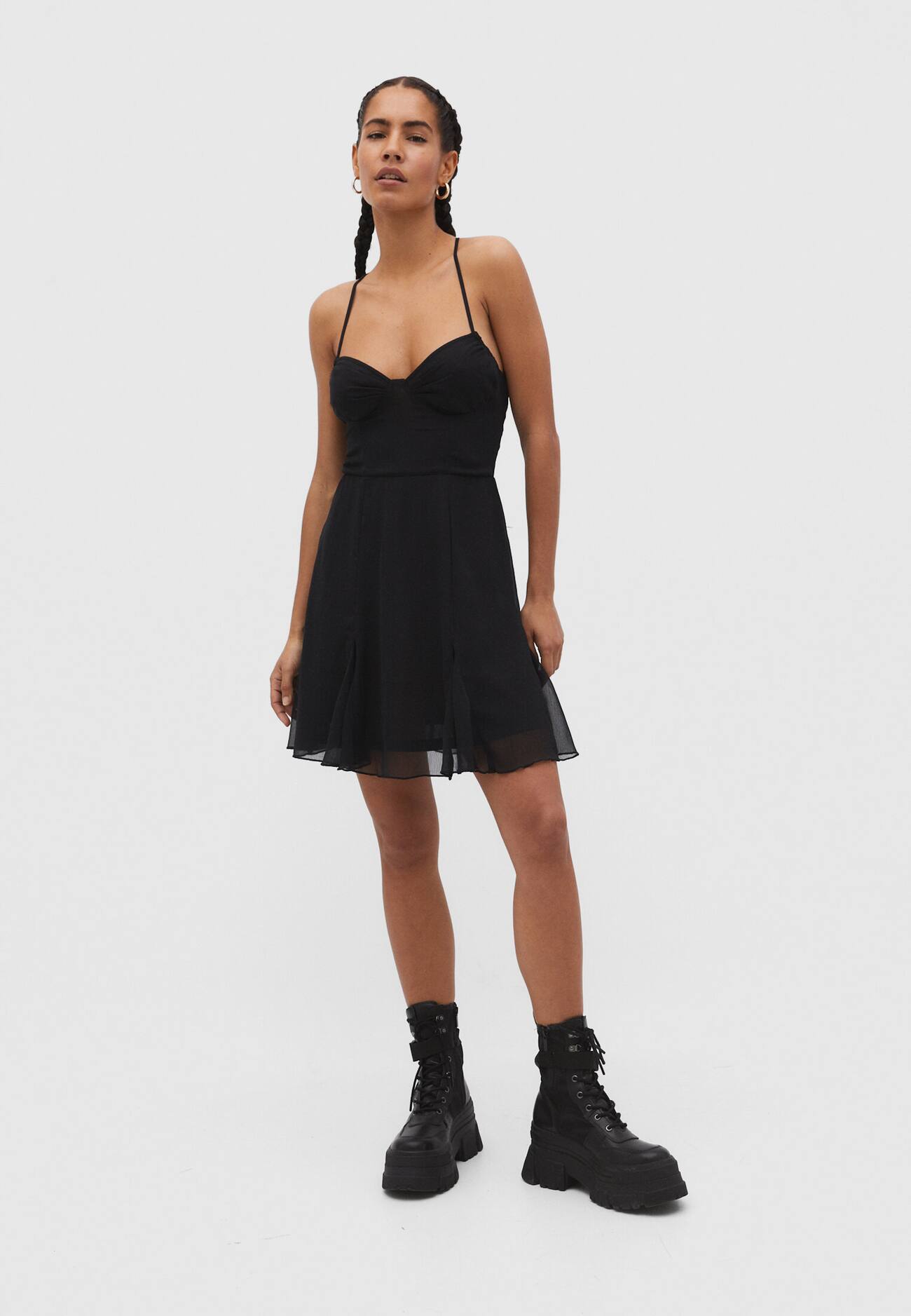 Vestido curto com babados