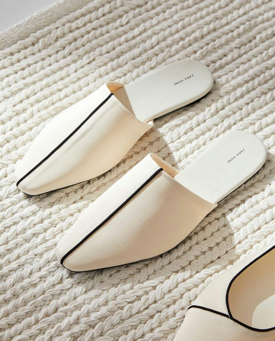 Chinelo Mule com detalhe contrastante