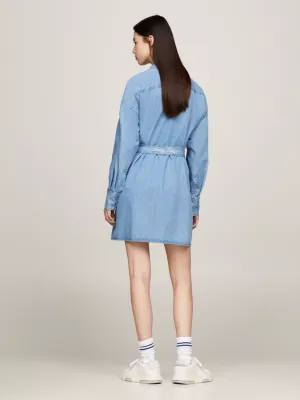 Vestido camisa com cinto e bordado de logotipo em jeans