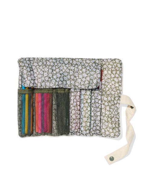 trousse à enrouler avec 27 marqueurs et crayons (de couleur)