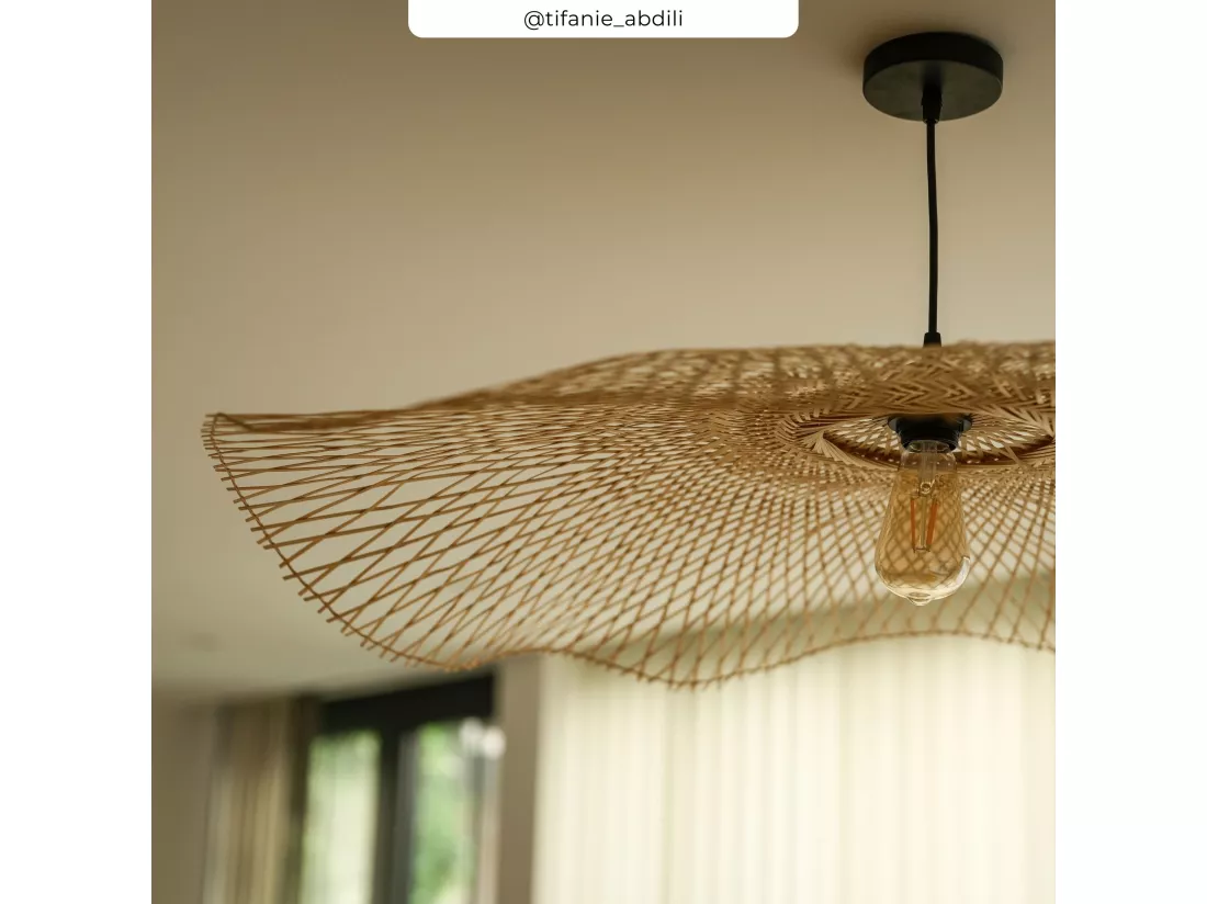 Suspension D100 cm en bambou avec fil noir - Jipi