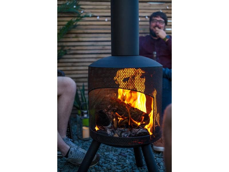 La Hacienda Erlebnisofen Santana, Ø 58 cm Perforierter Outdoor-Kamin mit dekorativem Schornstein