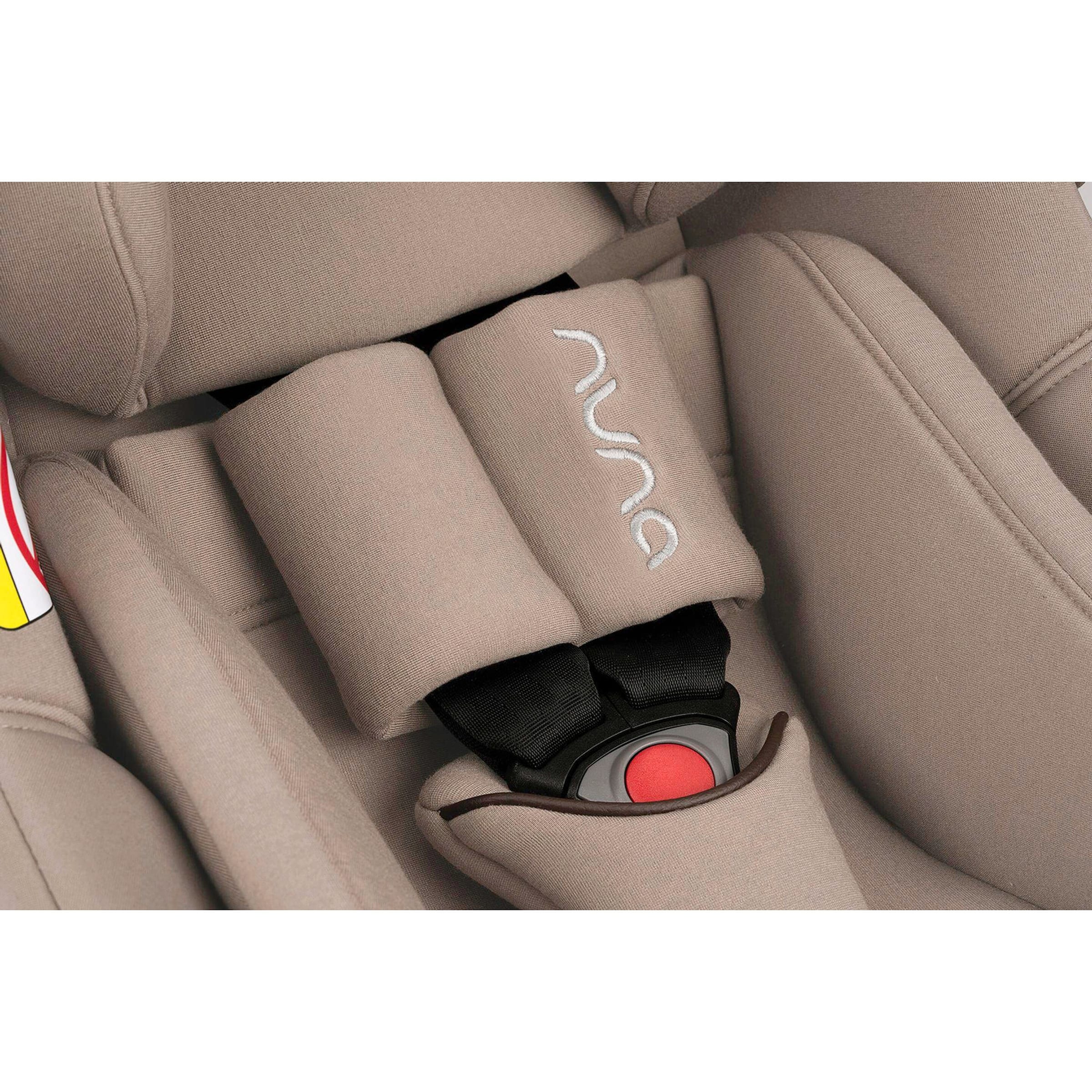Nuna Babyschale PIPA urbn mit integrierter Isofix-Basis cedar