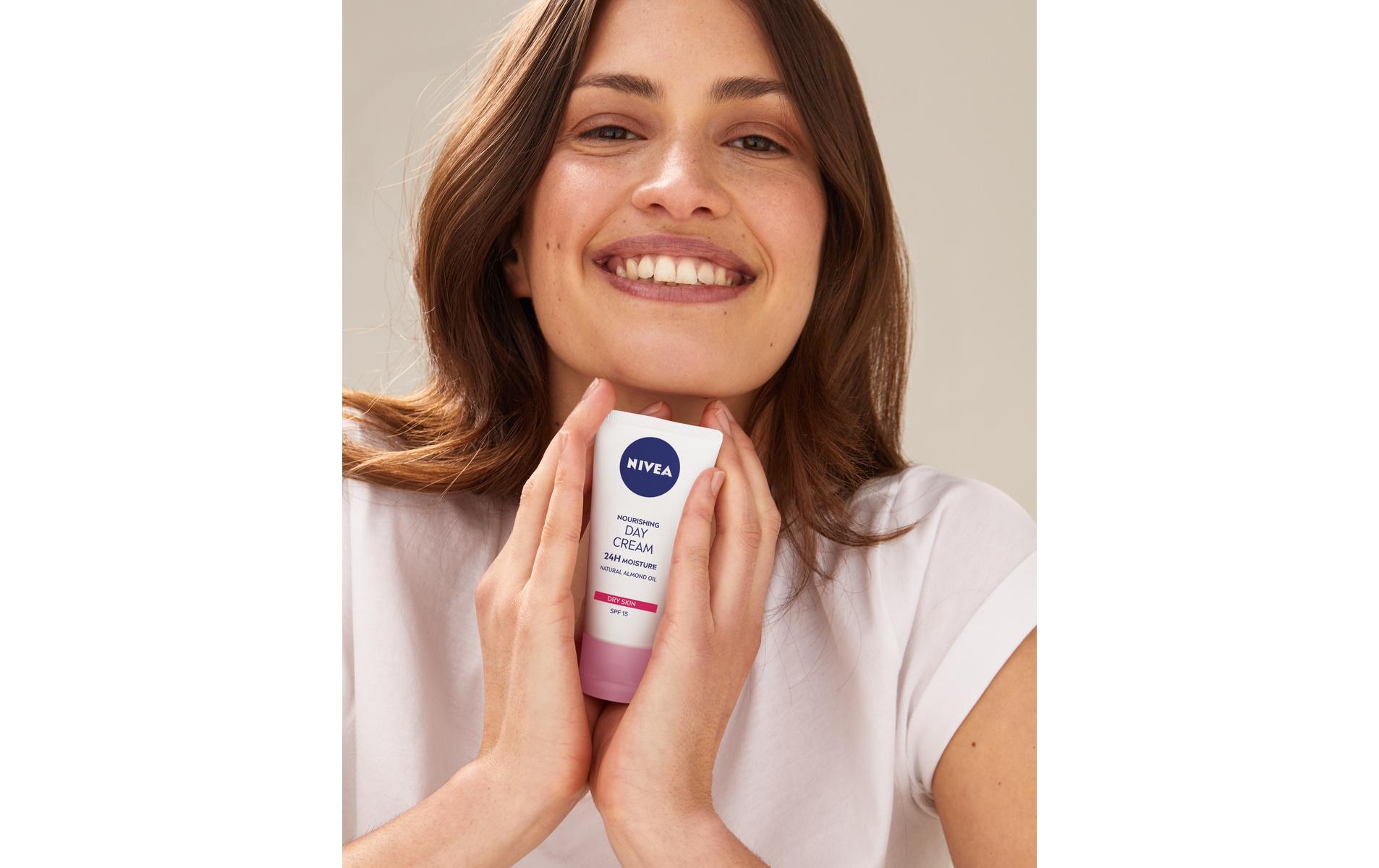 Gesichtscrème Essentials 50 mlFeuchtigkeitsspendende und reichhaltige Tagescreme
