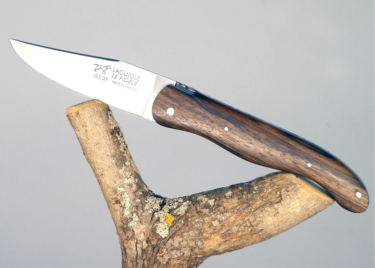 Couteau Laguiole avec un manche en Noyer