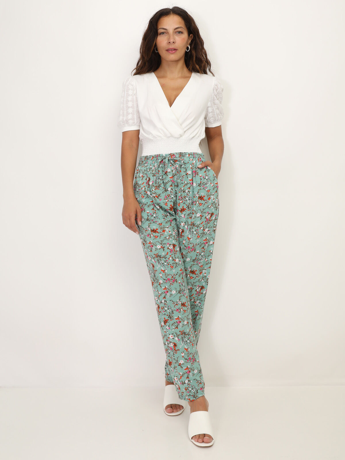 Pantalon léger à motif fleurs- Vert clair