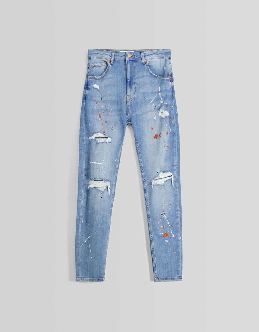 Calça jeans super skinny rasgada com respingos de tinta
