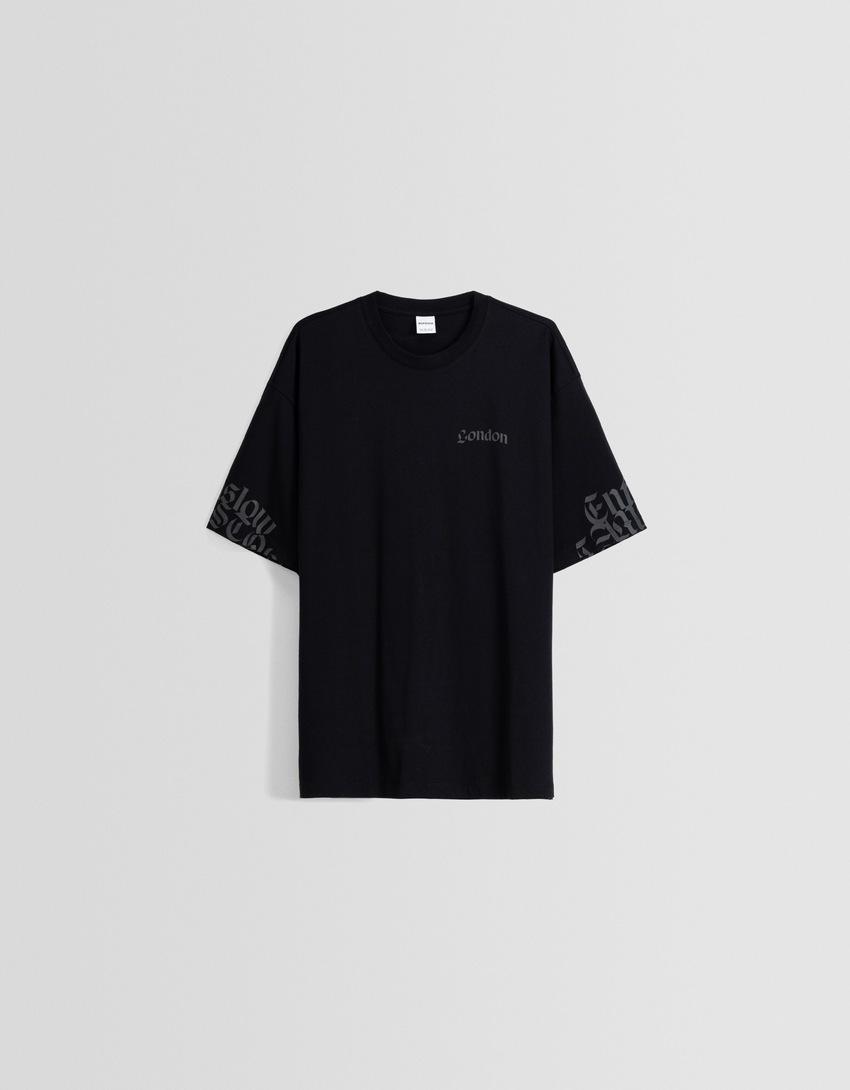 Camiseta de manga curta com estampa e modelagem quadrada