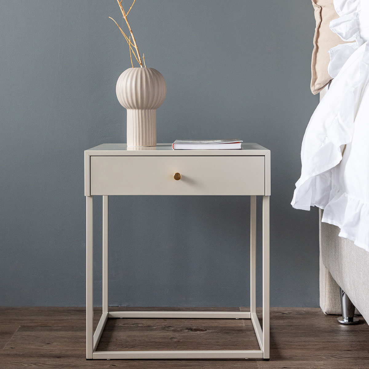Metalen nachtkastje Lewis Beige