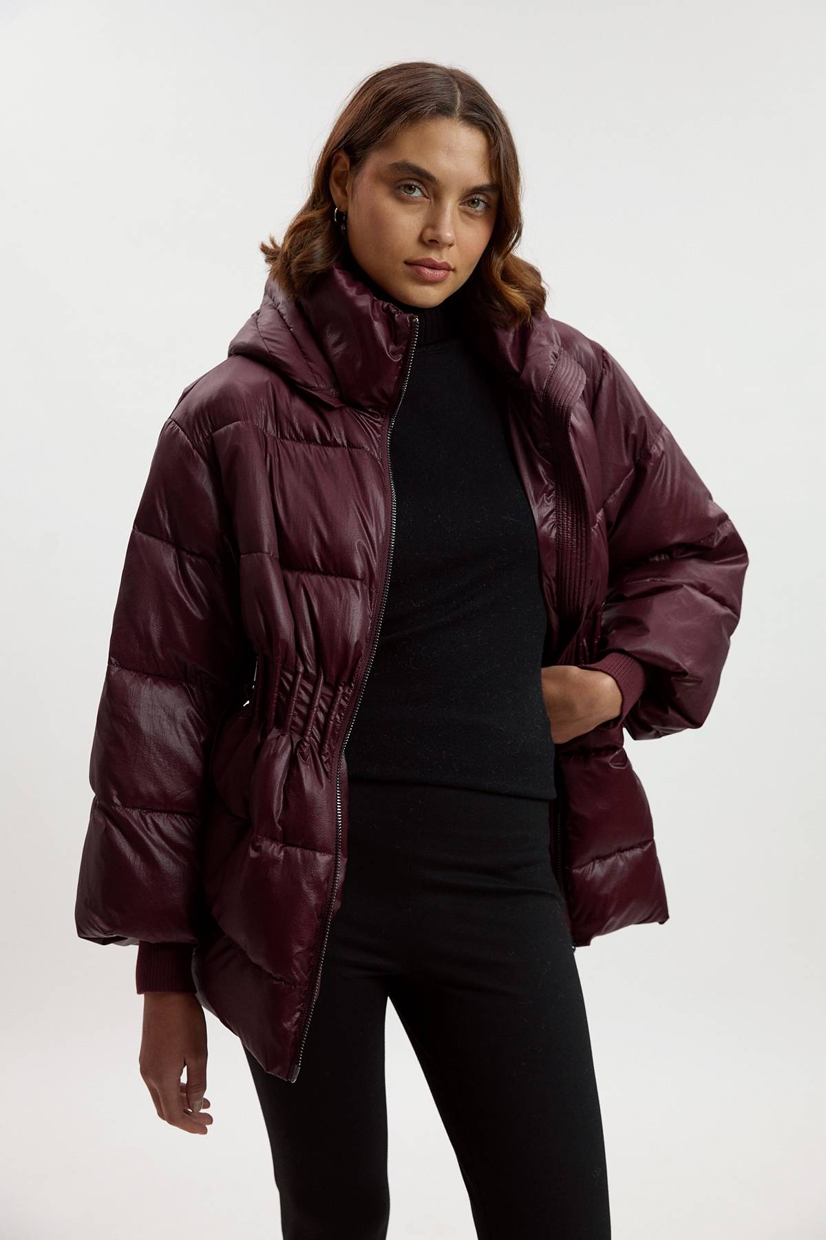 KarenMillen Veste Matelassée à Casynthétiqueche avec Cordon de Serrage à la Taille et Poignets Côtelés
