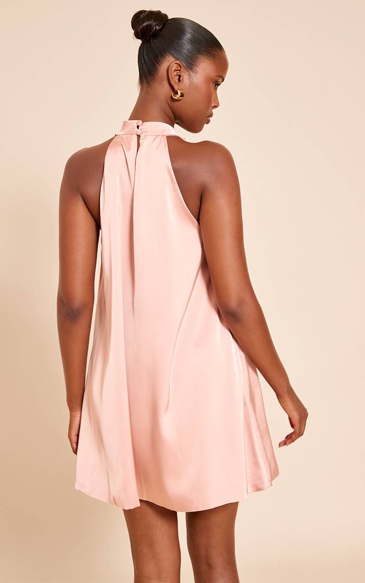 Pêche Robe Courte Droite En Satin À Encolure Champignon