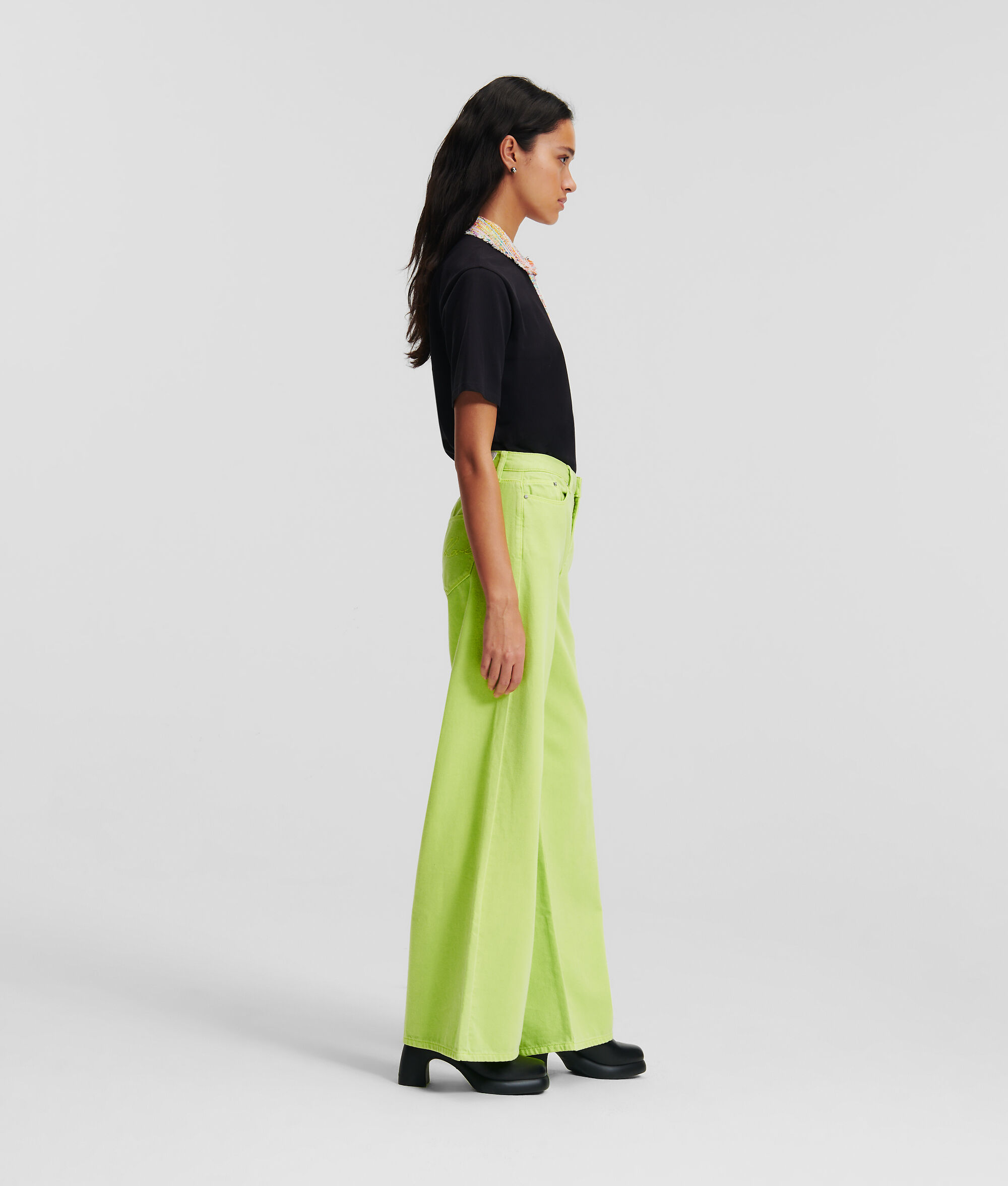 JEAN LARGE À TAILLE HAUTE