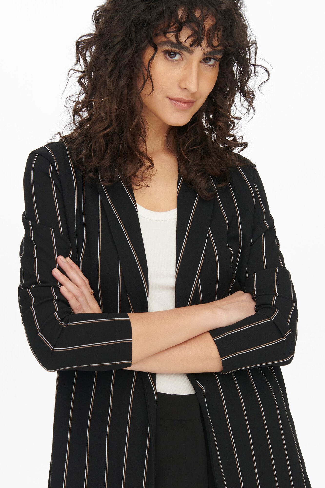 Vestido longo estilo americano com mangas compridas.
