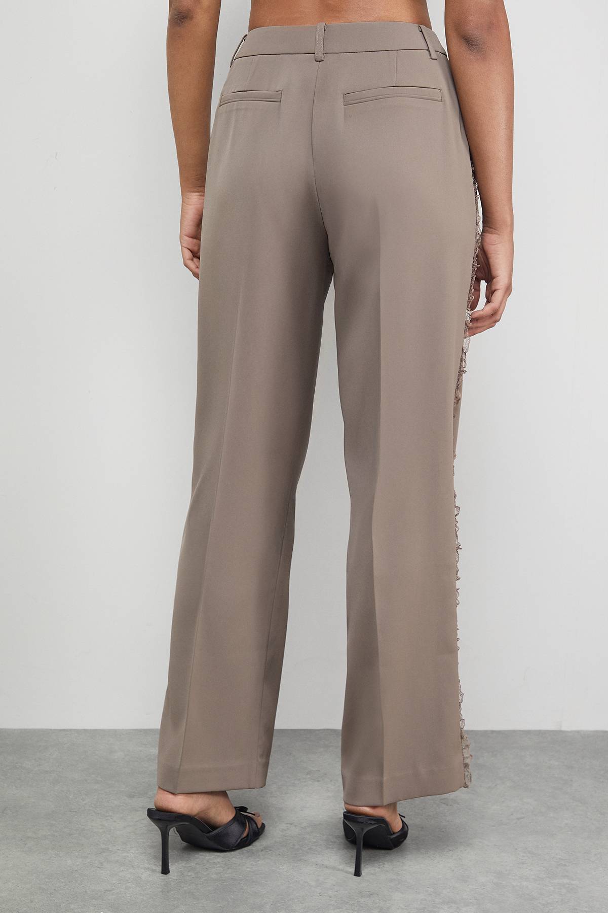 Warehouse Pantalon Large à Volant en Dentelle