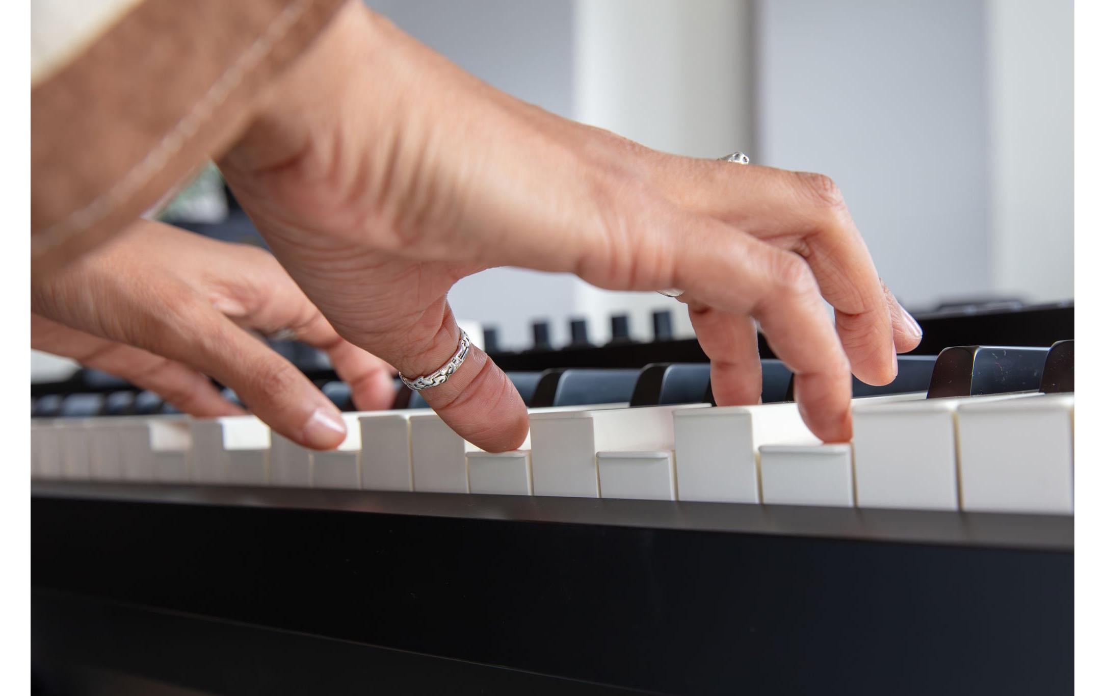 E-Piano RD-08<br>Stage Piano mit 88 gewichteten Tasten
