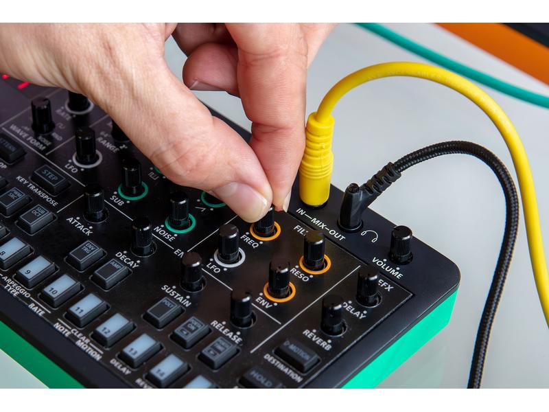 Roland Synthesizer AIRA S-1 Tweak-Synthesizer mit neuer Klangwelt