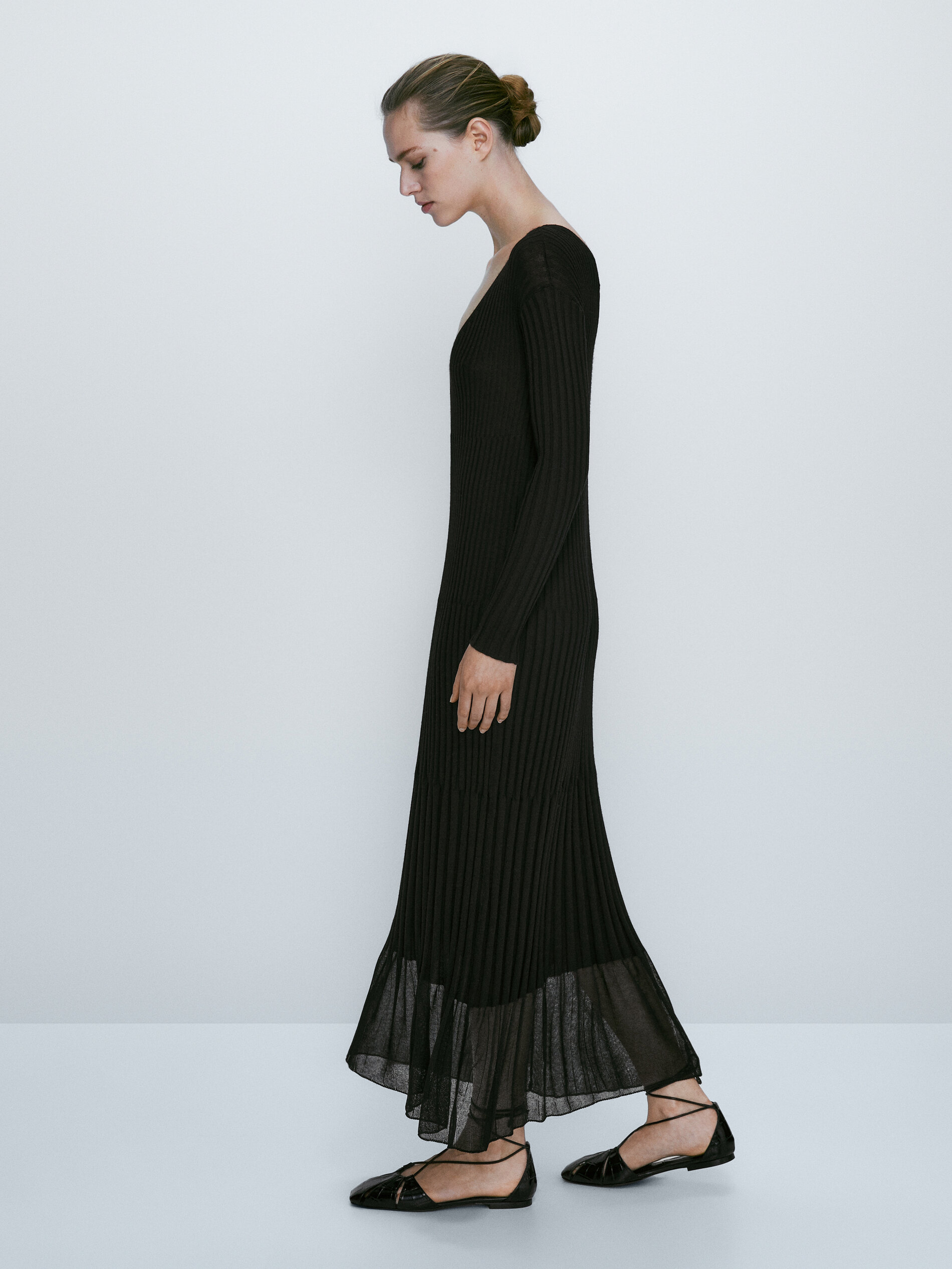 Vestido preto amplo estilo canal com saia curta - PRETO