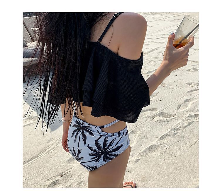 MALILA - Set: Tankinitop met blote schouders en ruches + bikinibroekje met boomprint