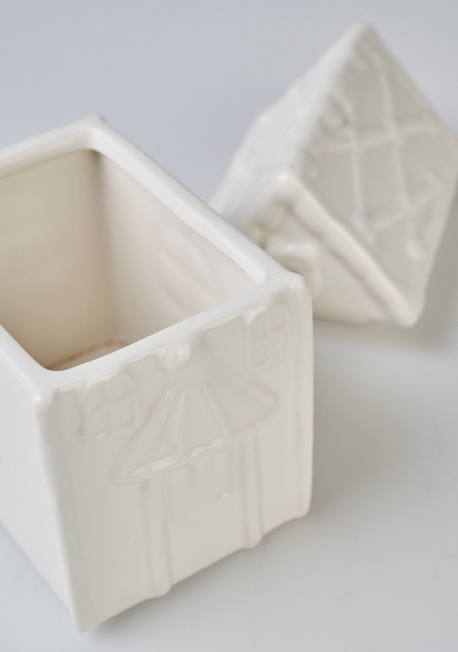 Krukke m/lokk offwhite - 8x11x14,5 cm