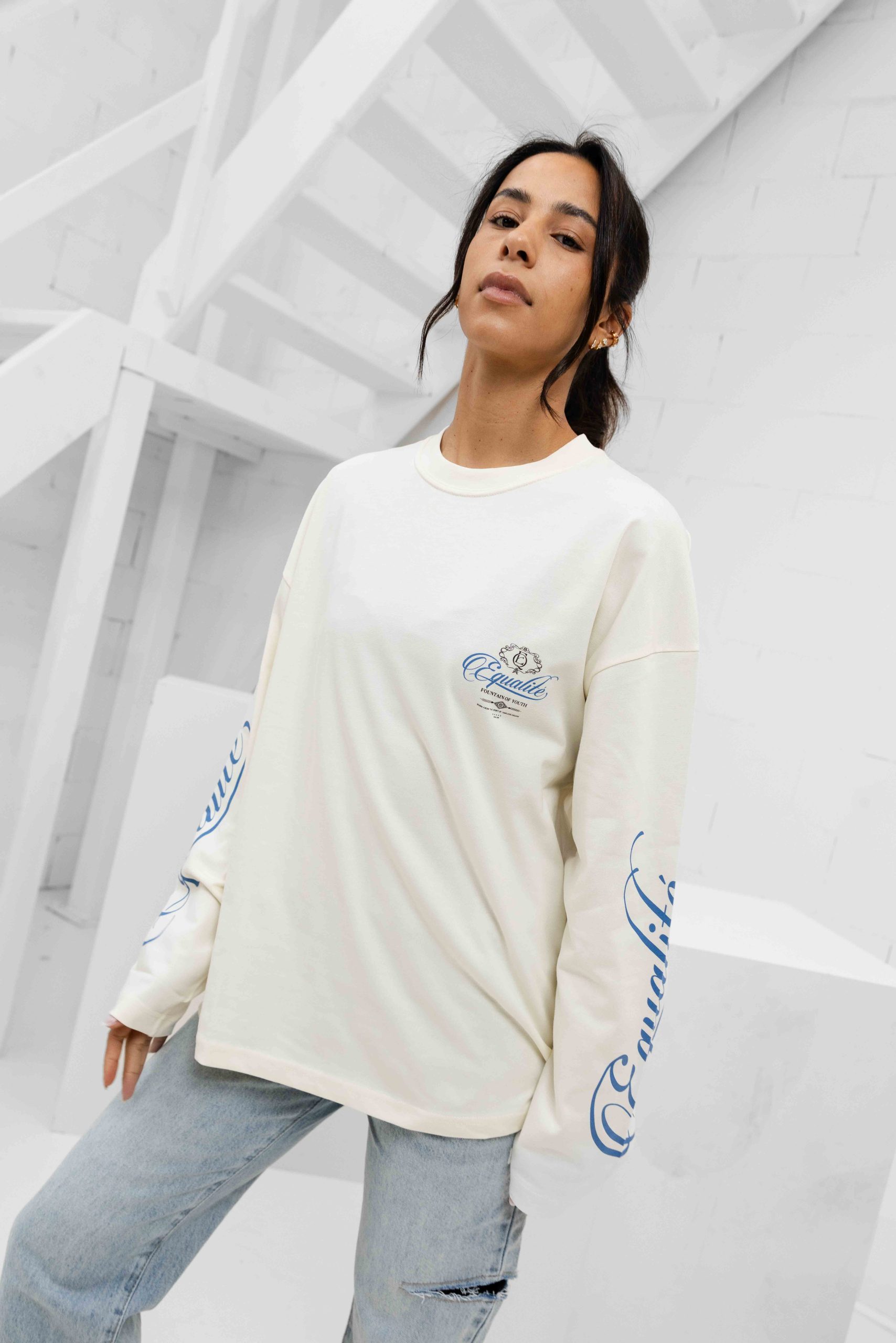 Equalité Fountain Oversized Longsleeve Dames Gebroken Wit