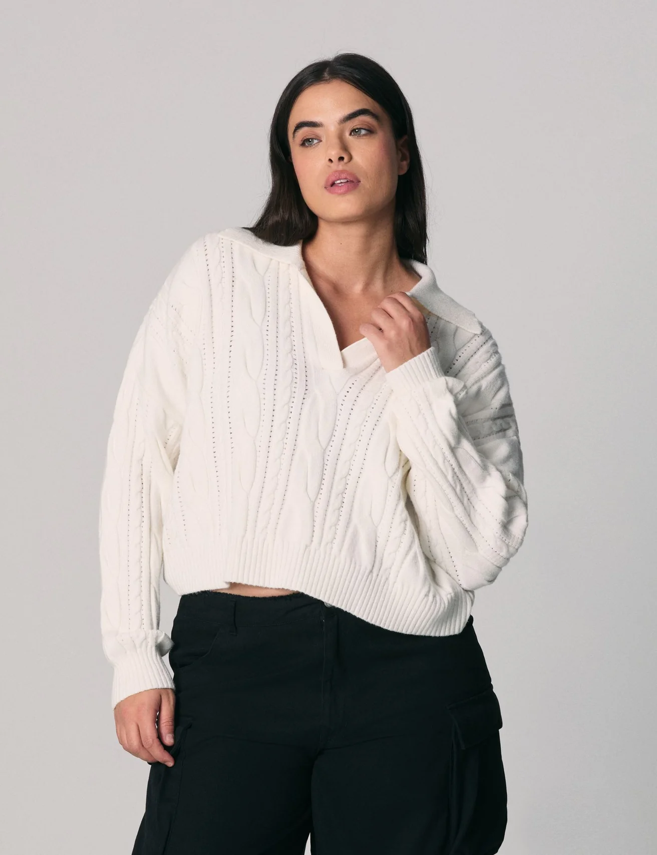 Pull court en maille tressée écru