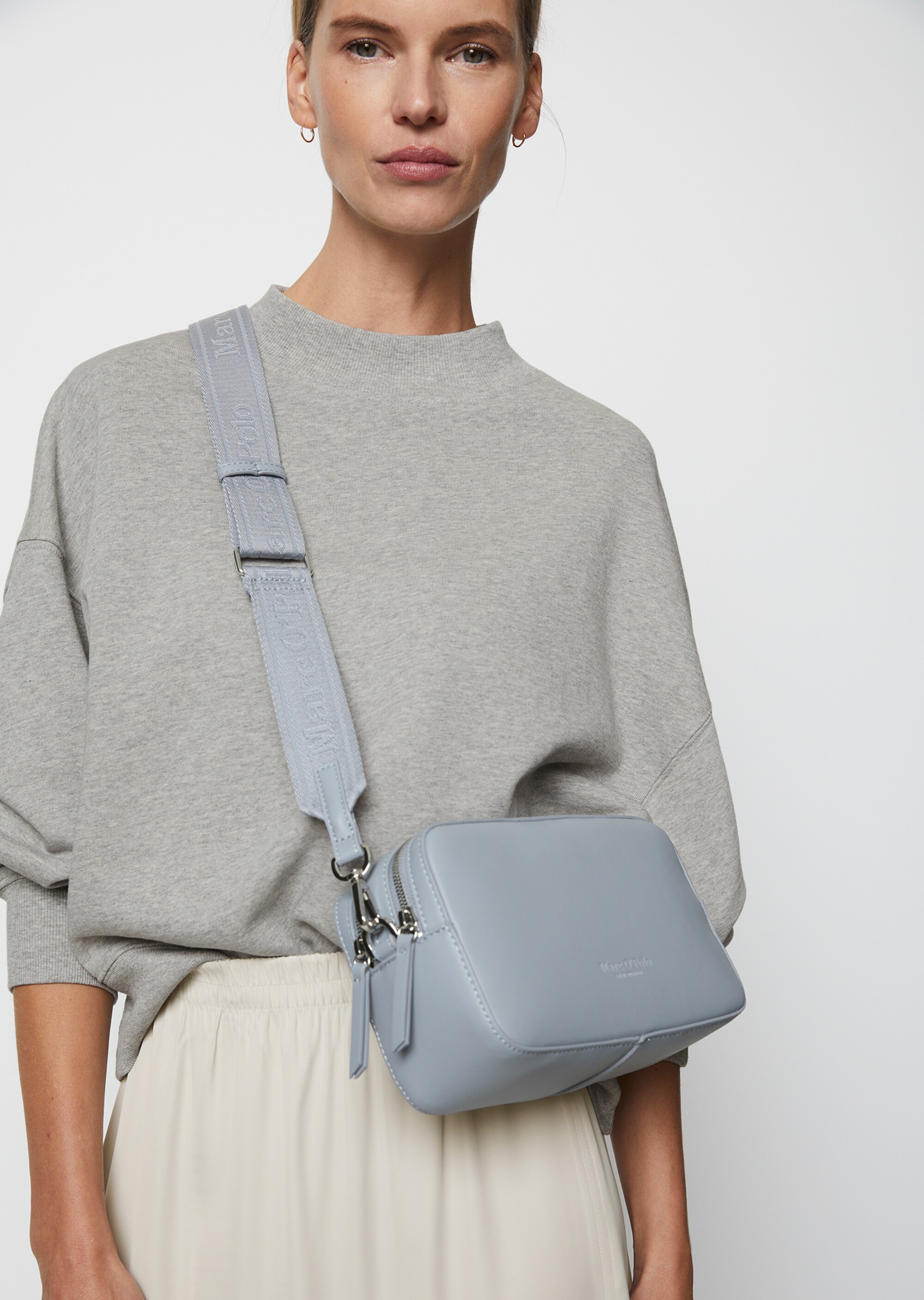 Camera-Bag small aus einer Lederalternative aus recyceltem Polyester