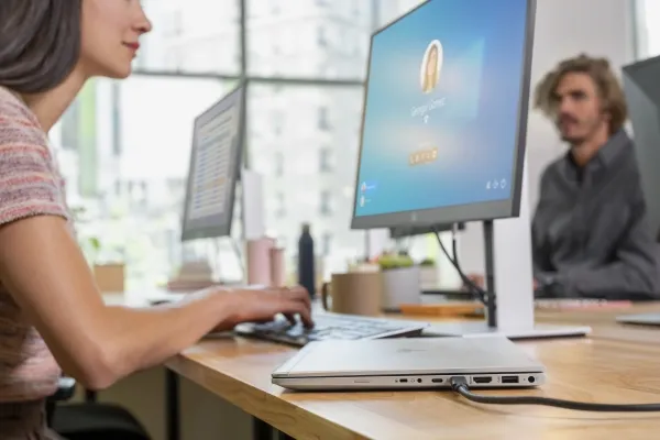 HP E24D G4 USB-C DOCKING FHD MNTR 24IN 16:9 1000:1 5MS IN