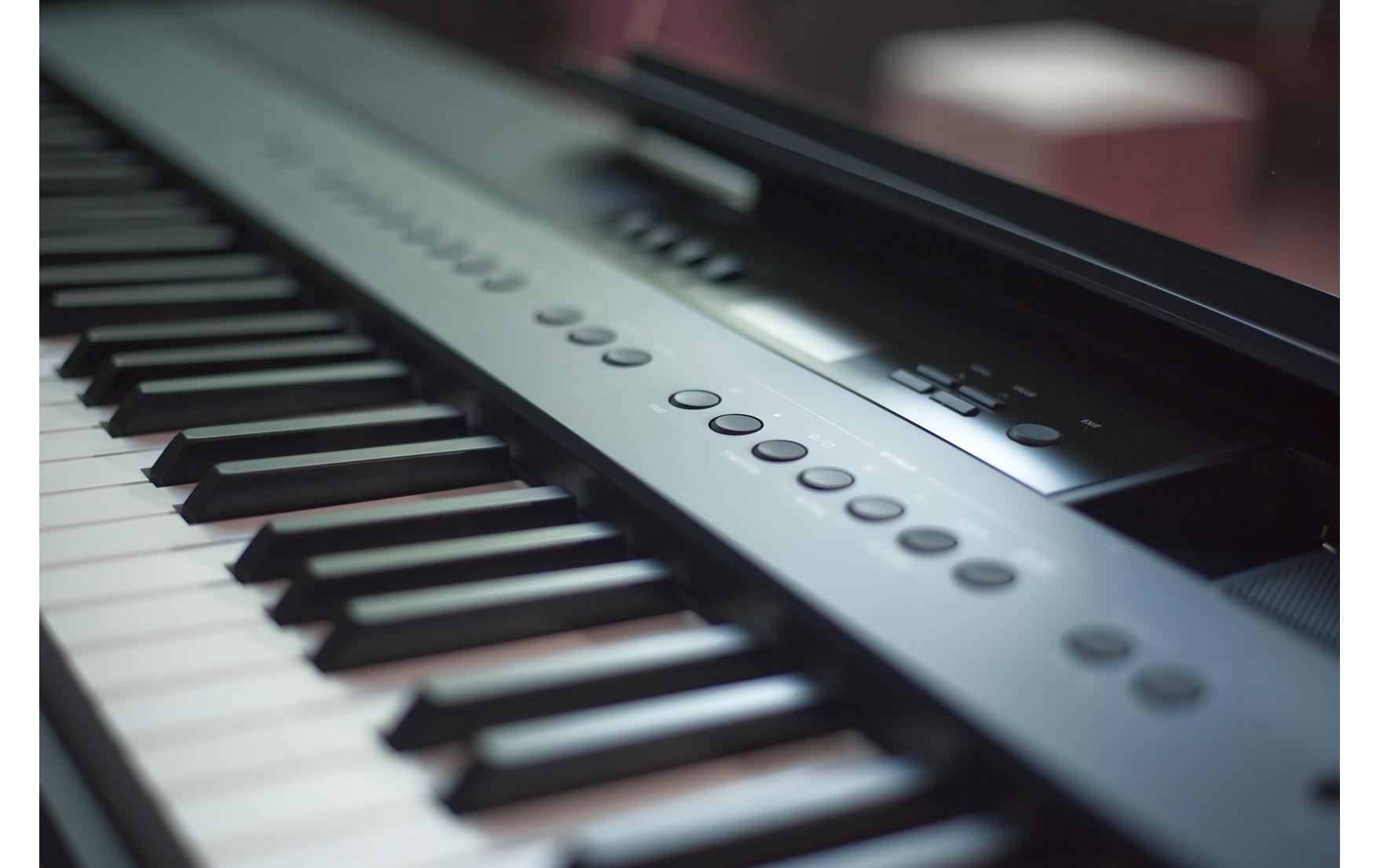E-Piano ES-920 – Schwarz<br>Digitalpiano mit Flügelanschlag und -ton sowie Bluetooth- und USB-Anschlussmöglichkeit