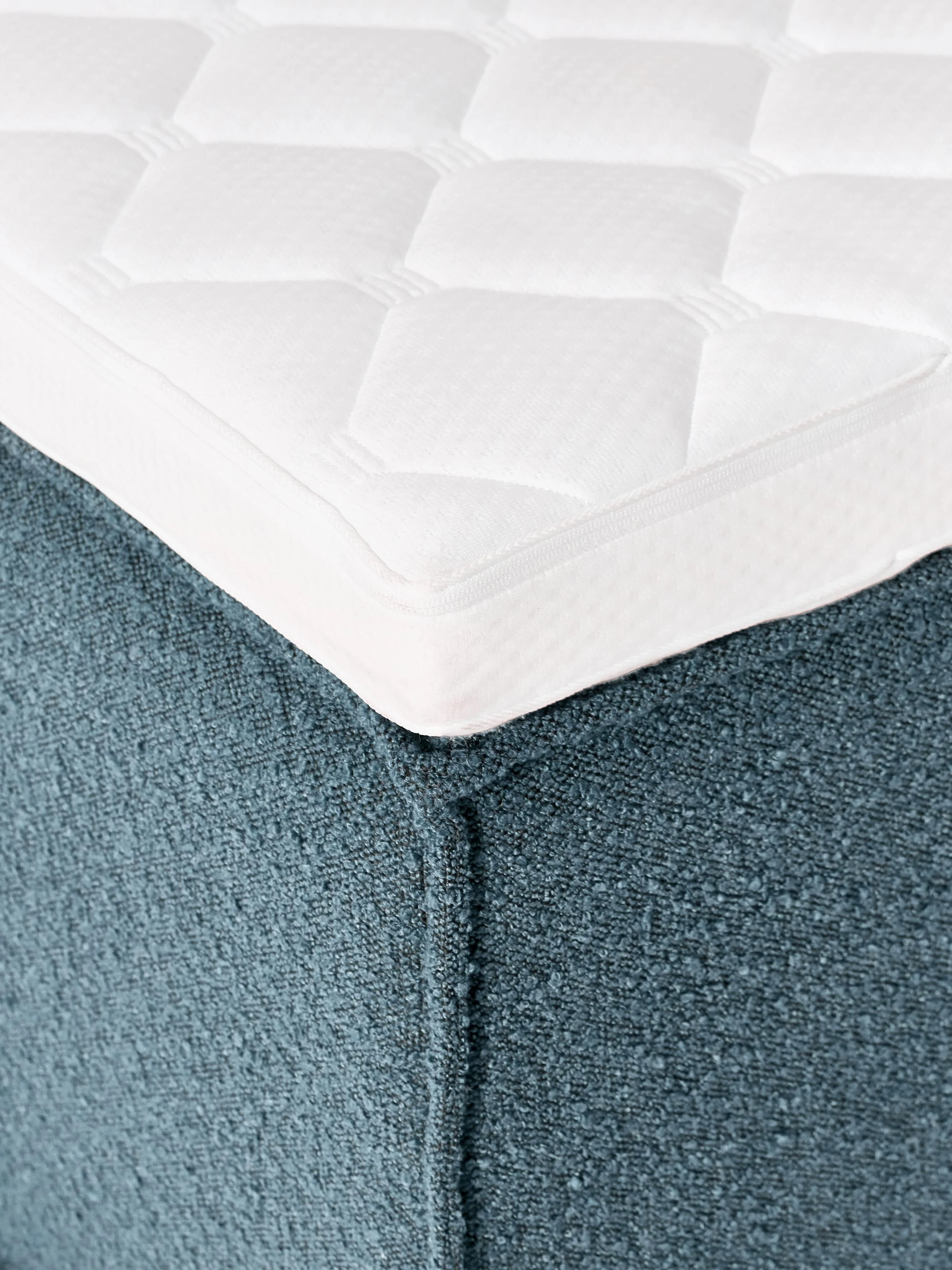Bouclé boxspring bed Lennon
