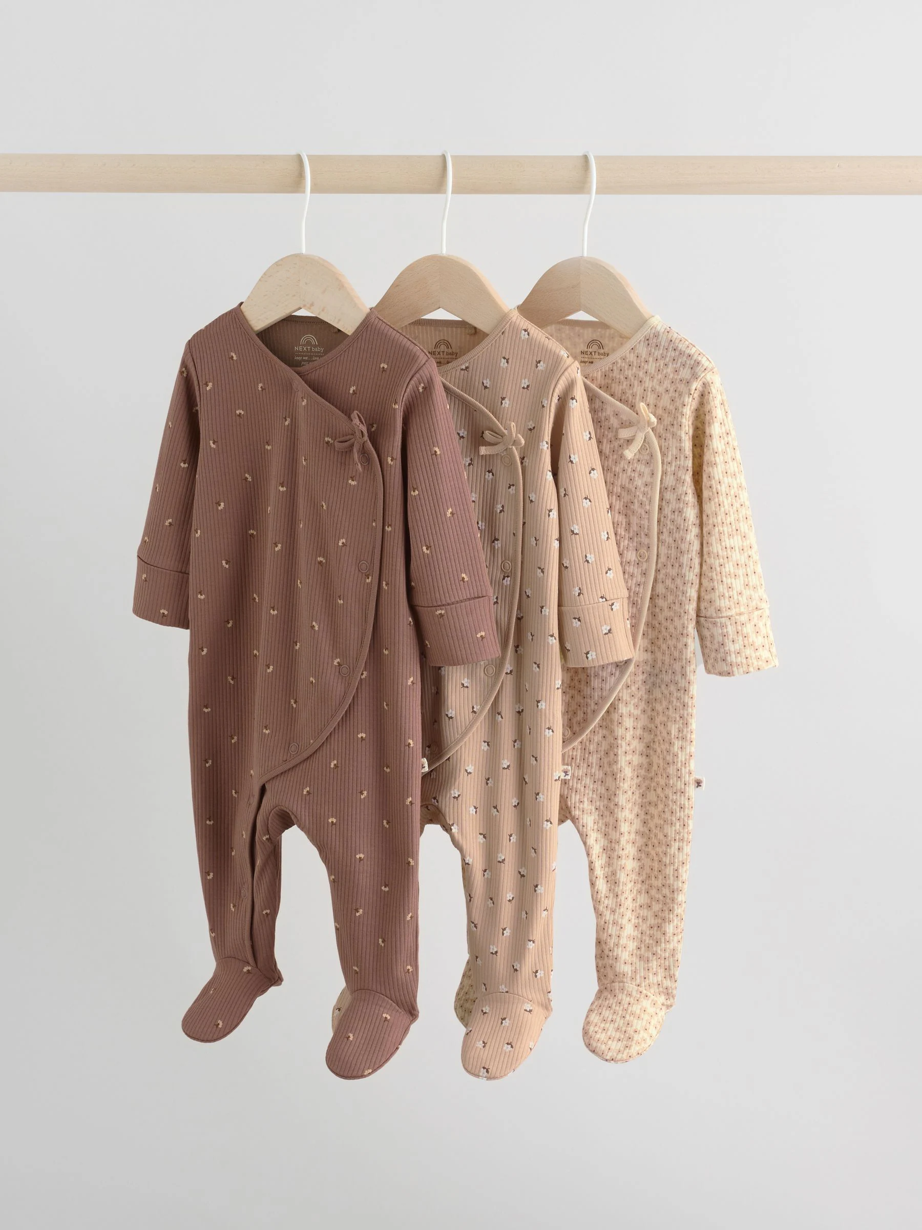 Bruin met fijne bloemenprint - Verpakking van 3 babypyjama's (0-2jr)