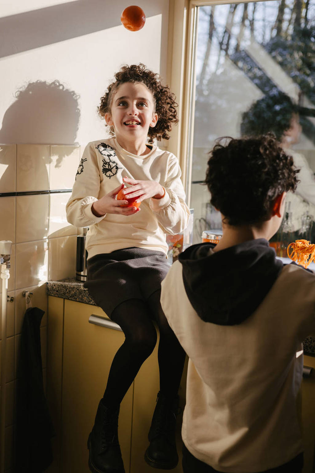 LEVV sweater NAURA met printopdruk ecru/zwart