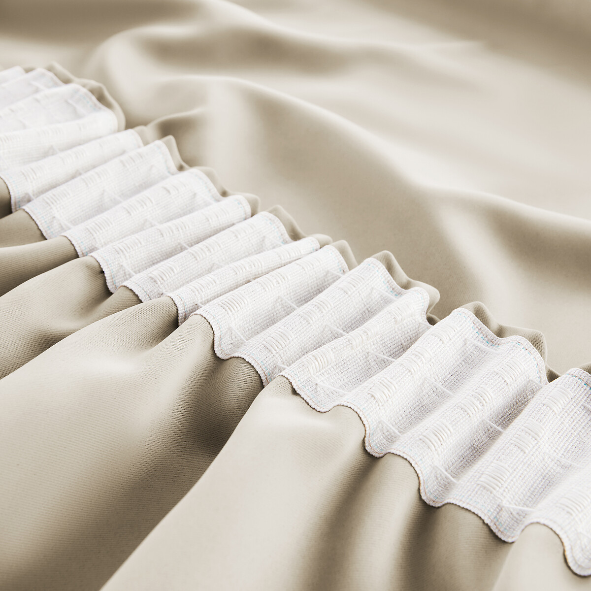 LA REDOUTE INTERIEURS<br>Cortina blackout com acabamento franzido, Voda