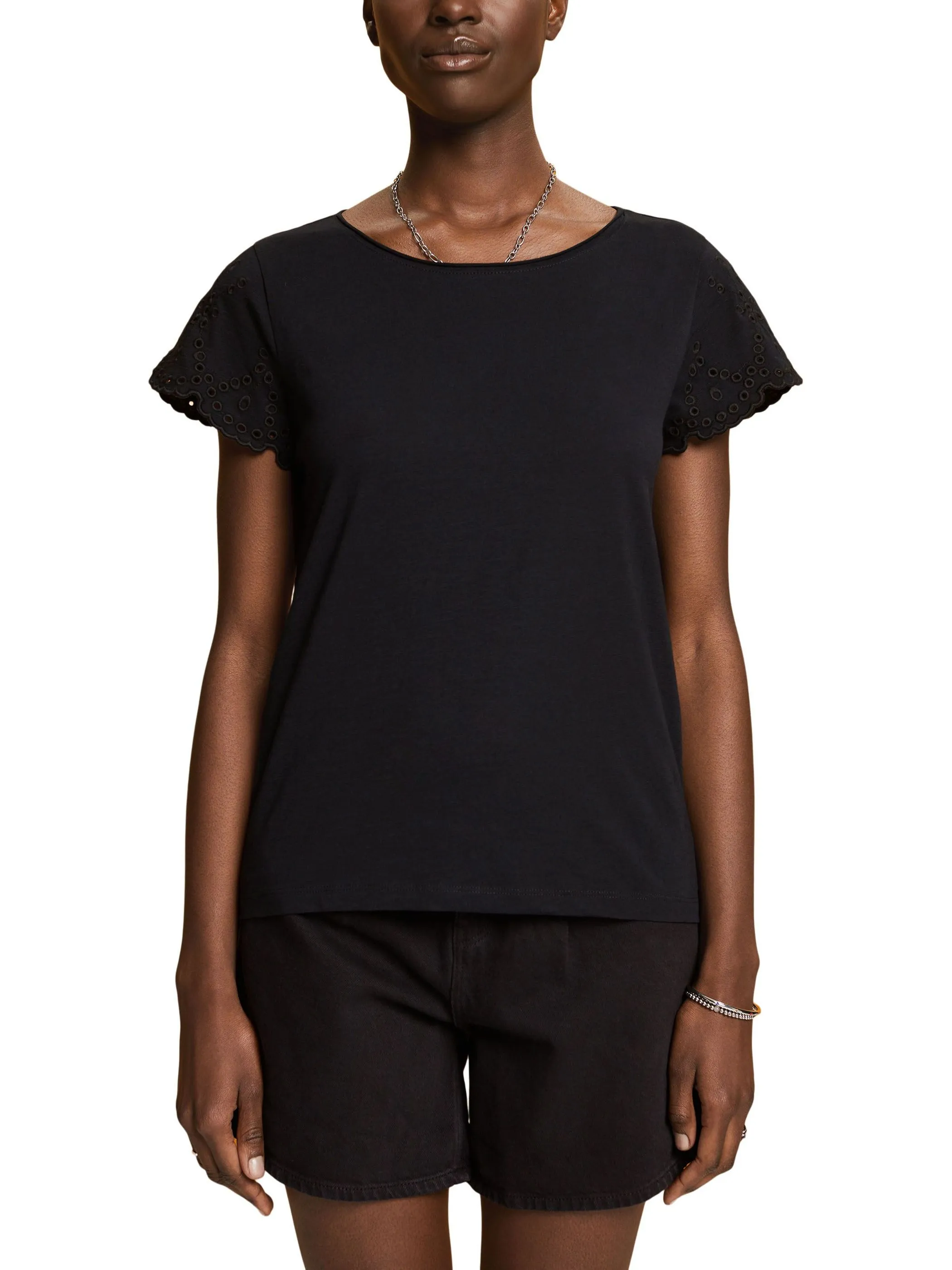 Damen Shirt mit Lochstickerei an den Ärmeln