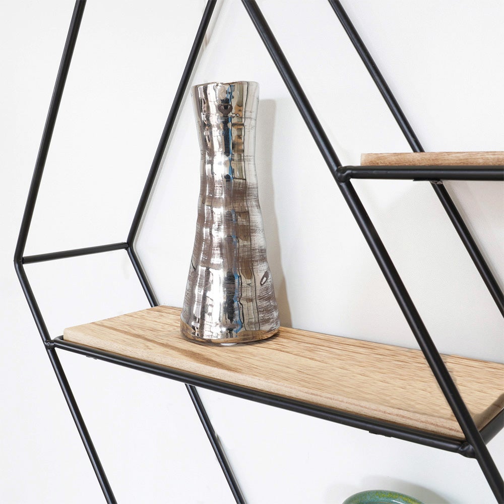 Wandplank van zwart metaal, 3 houten planken – hexagon diagonaal