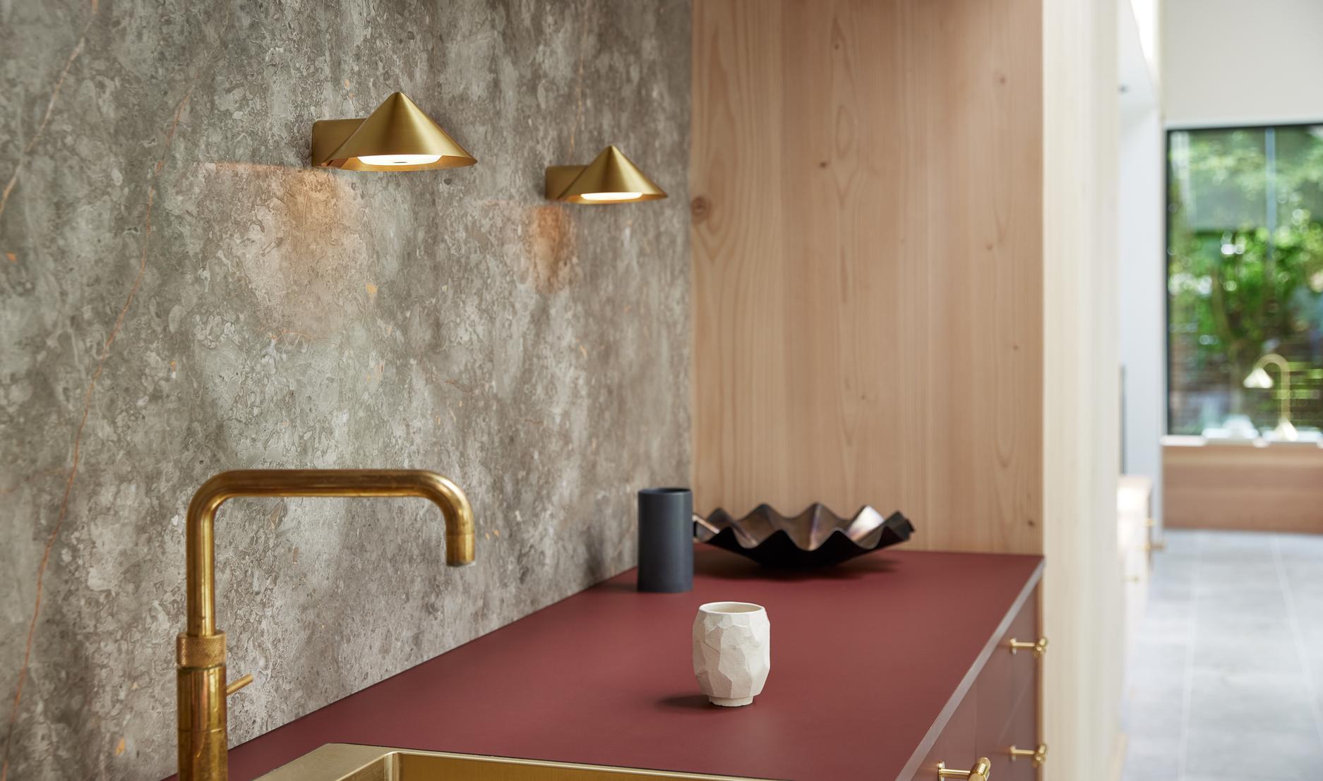 Grasp wandlamp LED oplaadbaar Matt Beetroot
