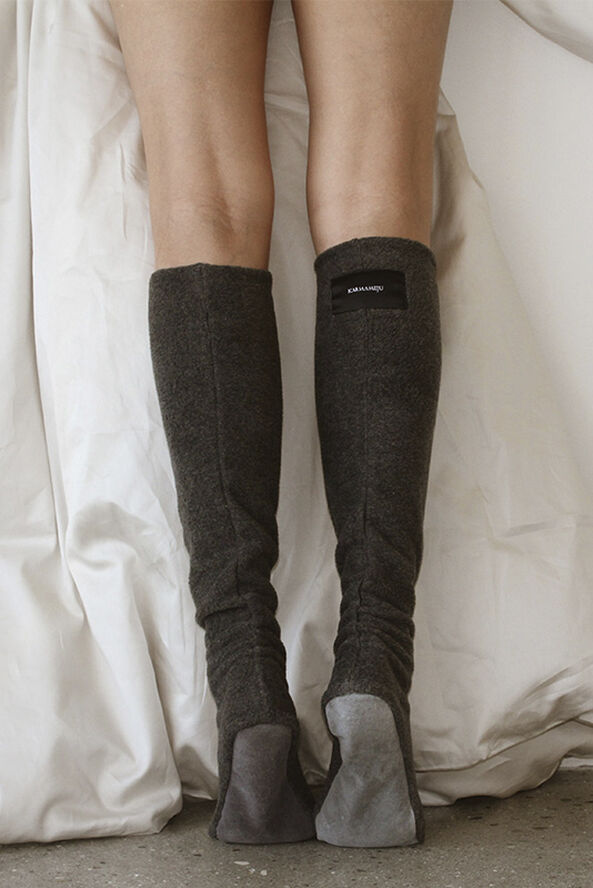 Karmameju Skincare COZY fleece sokker, Koksgrå Koks grå