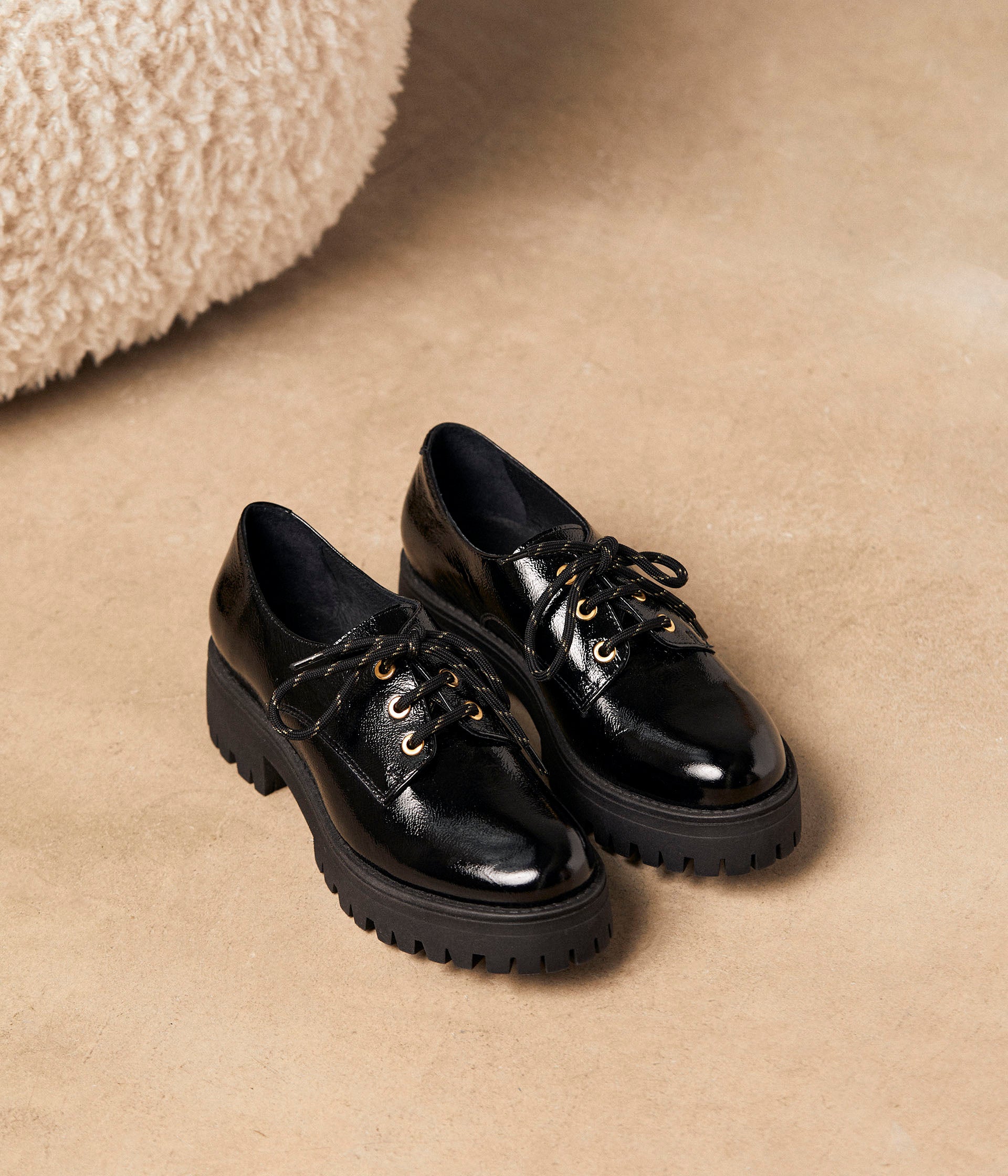 Derbies crantés vernis Anane