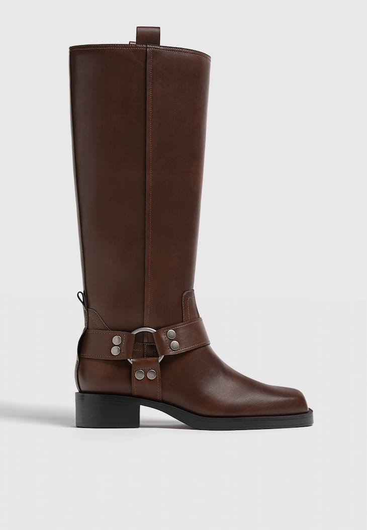 Botas de motociclista planas com fivelas