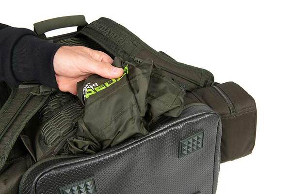 Sac à Dos Fox Rage Predator (avec Boîte de Pêche)