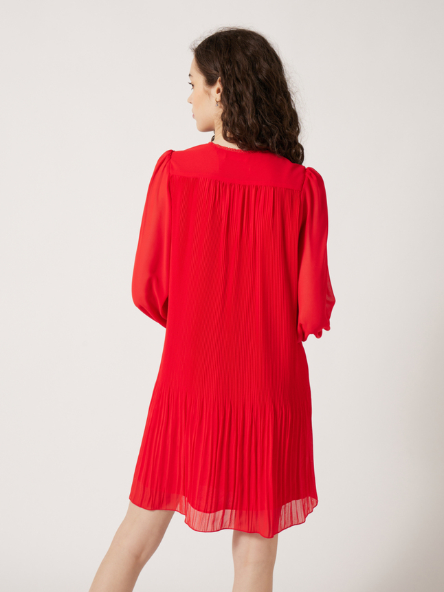 Robe courte plissée