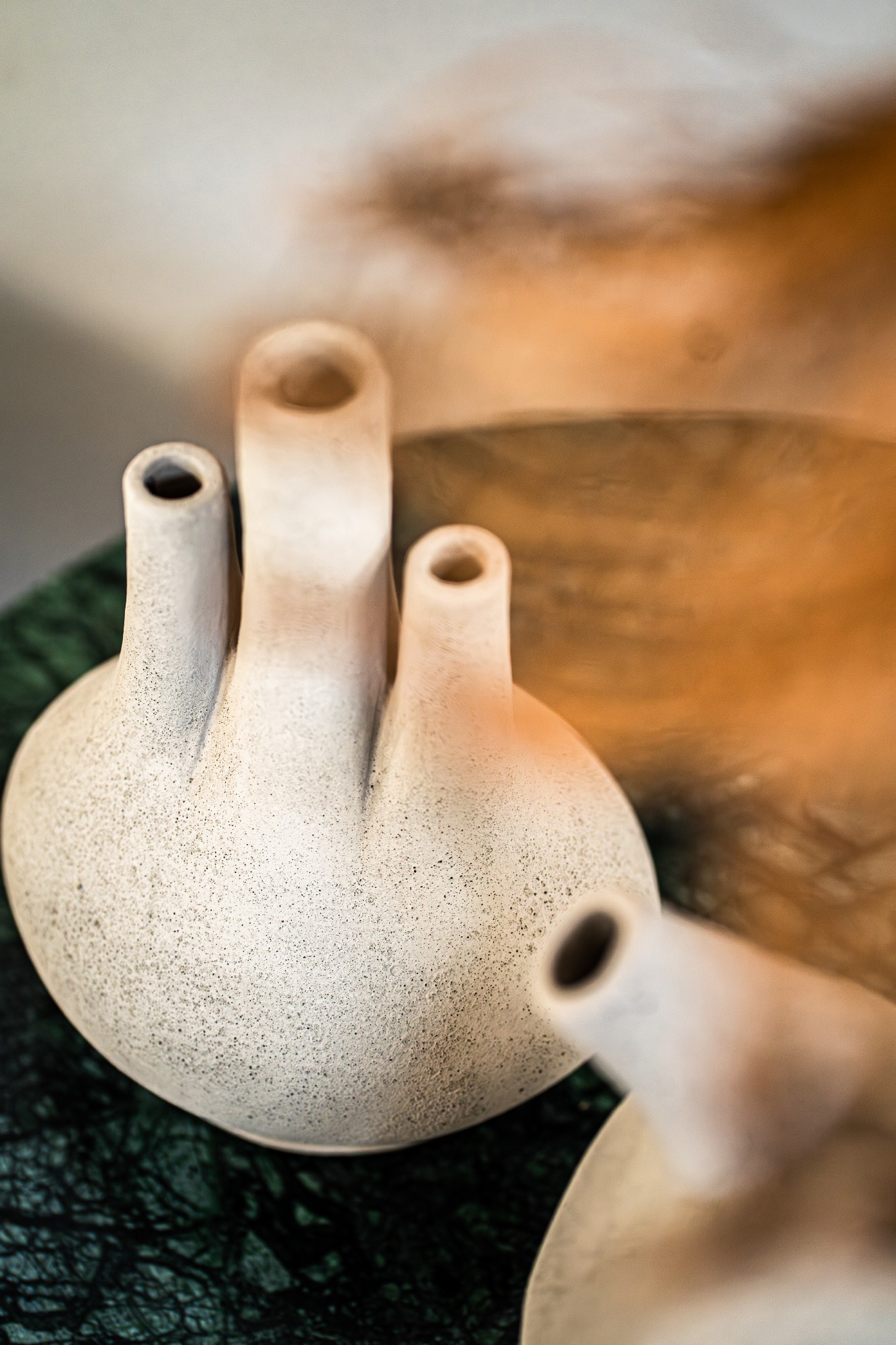 Vase mit 3 Hälsen, creme, H 28 cm, B 20 cm, L 15 cm von fischer's lagerhaus