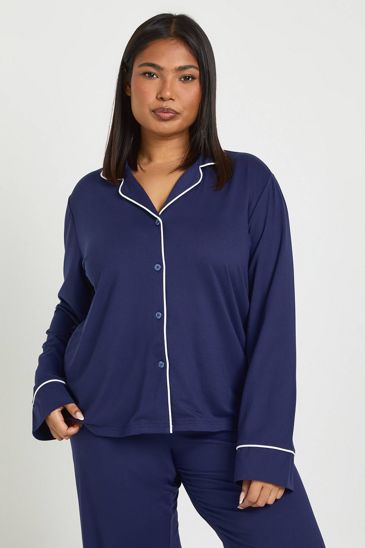 boohoo Ensemble De Pyjama Grande Taille En Jersey Avec Détails Passepoilés, Haut À Manches Longues Et Pantalon
