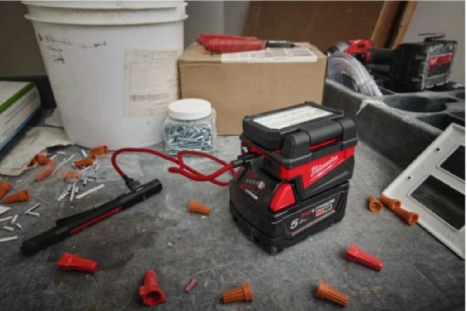 Milwaukee M18 ALIS-0 18V Li-Ion Service Lamp - 1000Lm