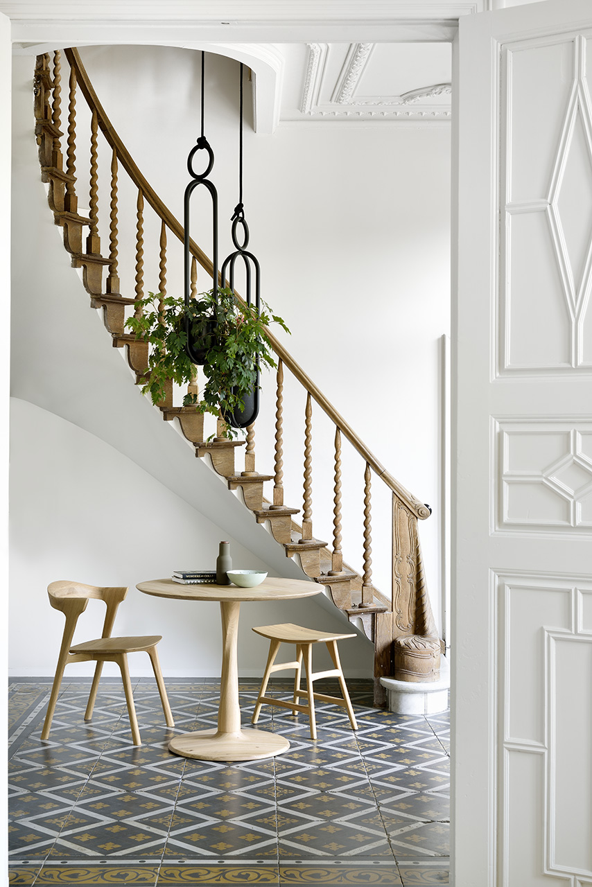 Eettafel Torsion zwart eiken Ø70 cm
