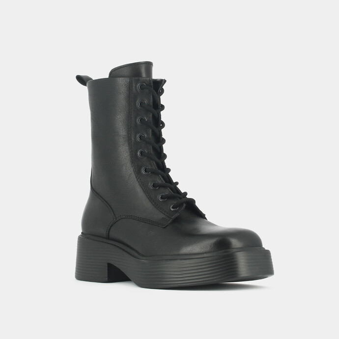 Boots à lacets, plateformes et bouts carrés  en cuir noir