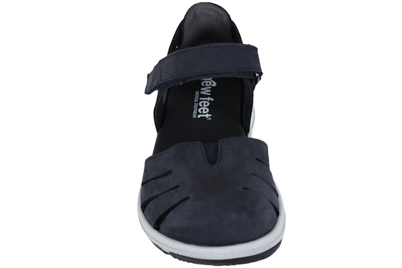 NEW FEET SANDAL I MØRKEBLÅ NUBUCK MED LUKKET TÅ
